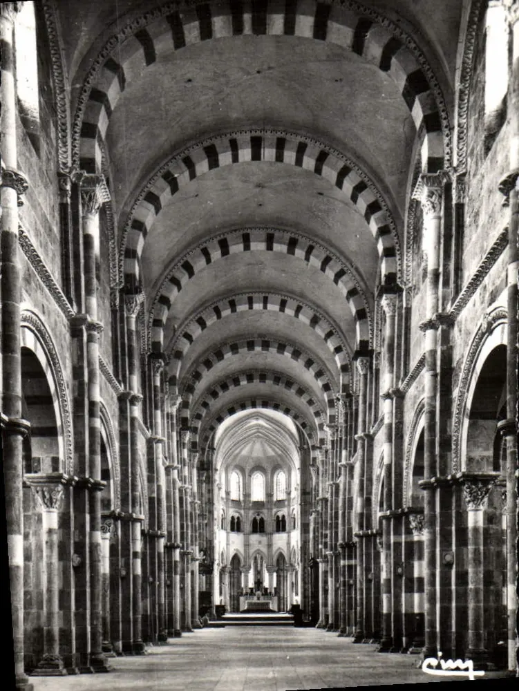 Vézelay (Yonne) - Igreja Abbatial de Santa Madeleine - A Nave — Ciny - Frente