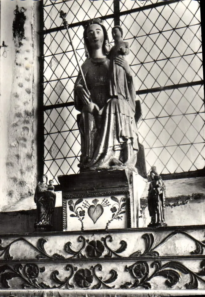 PLOUHA (C.-du-N.) - Chapelle de Kermaria-an-Isquit - La Vierge et les deux Petites Vierges en bois doré - Recto