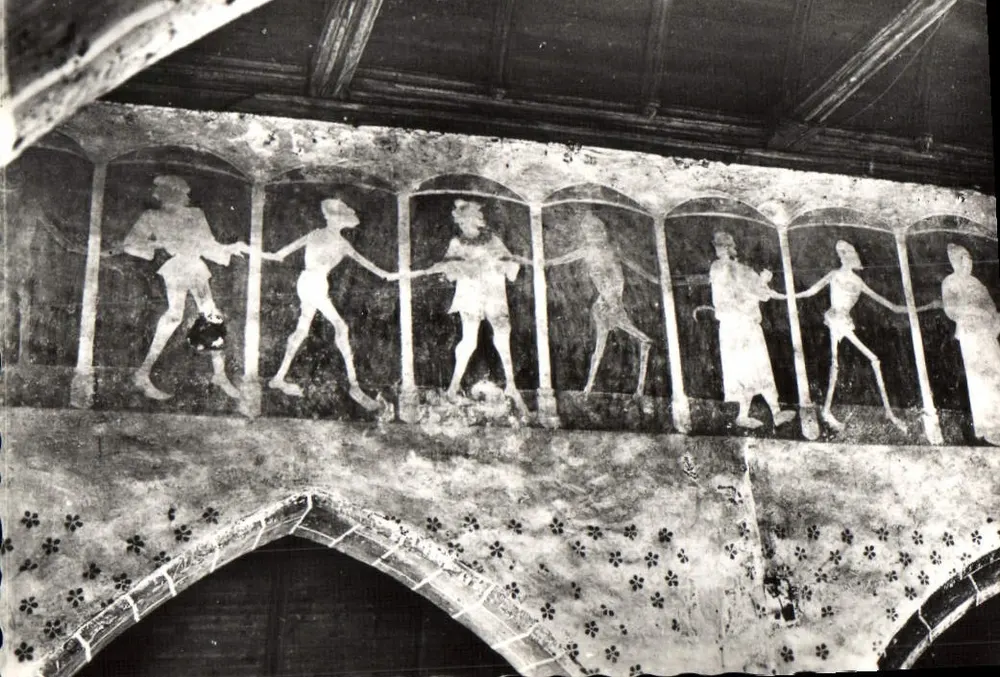 PLOUHA (C.-du-N.) - Kapelle Kermaria-an-Isquit - Fresko « La Danse Macabre » - Vorderseite