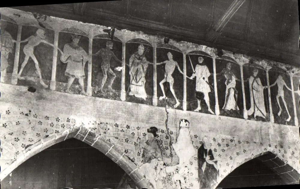 PLOUHA (C.-du-N.) - Kapelle Kermaria-an-Isquit - Fresse « La Danse Macabre » - Vorderseite
