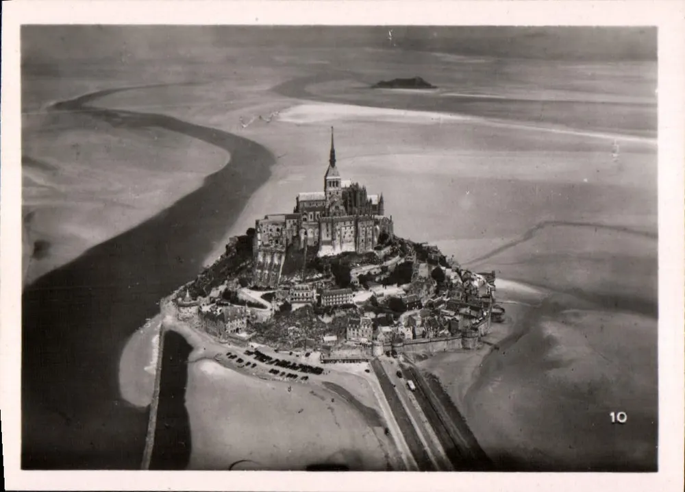 Monte Saint-Michel — vista aérea — série 10 - Frente