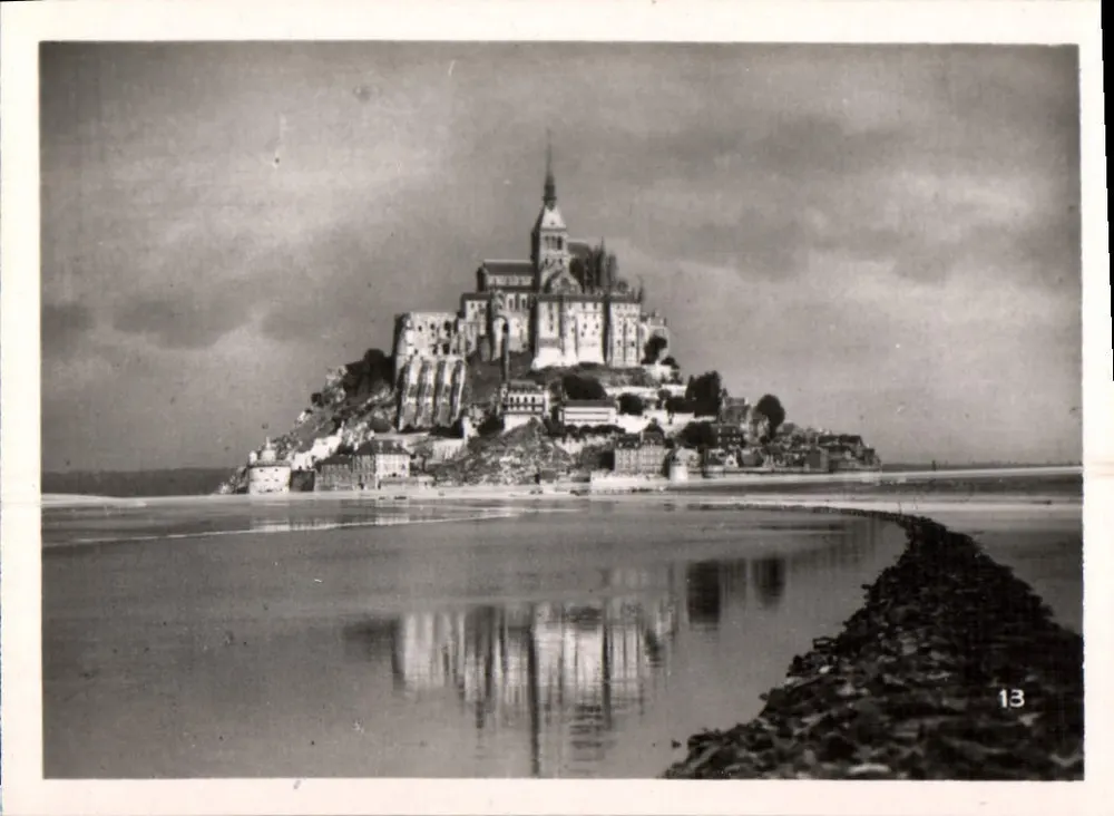 Monte Saint-Michel — vista panorâmica — série 13 - Frente