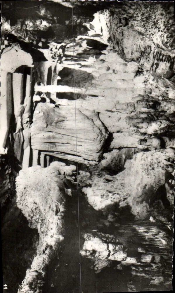 Grutas de Arcy-sur-Cure — A Concha de São Tiago — 11 - Frente