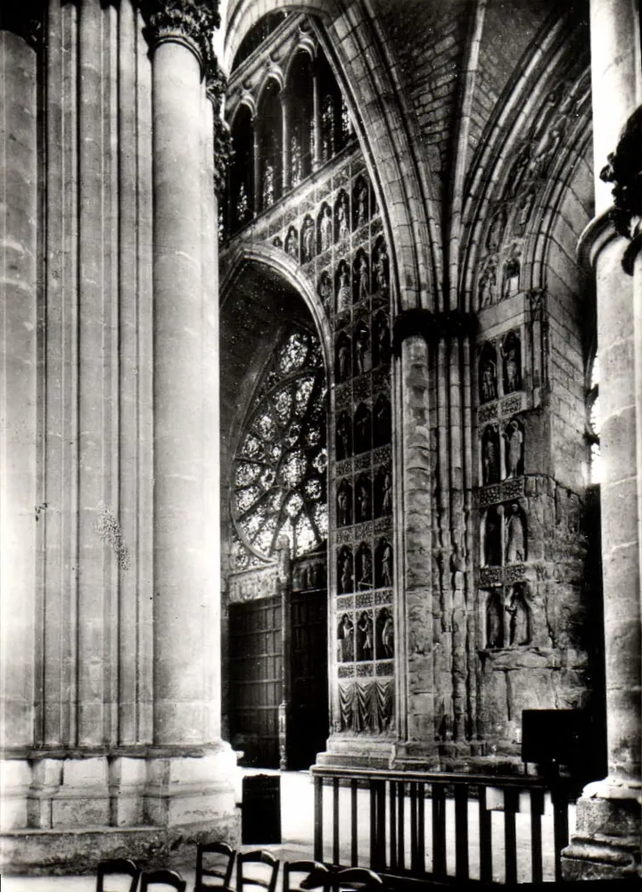 Reims — Kathedrale Notre-Dame — Zentralportal — Innenraum der Kathedrale - Vorderseite