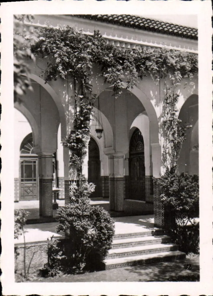 Moschea di Parigi — Piccolo cortile sul cortile d'onore — editore non identificato - Recto