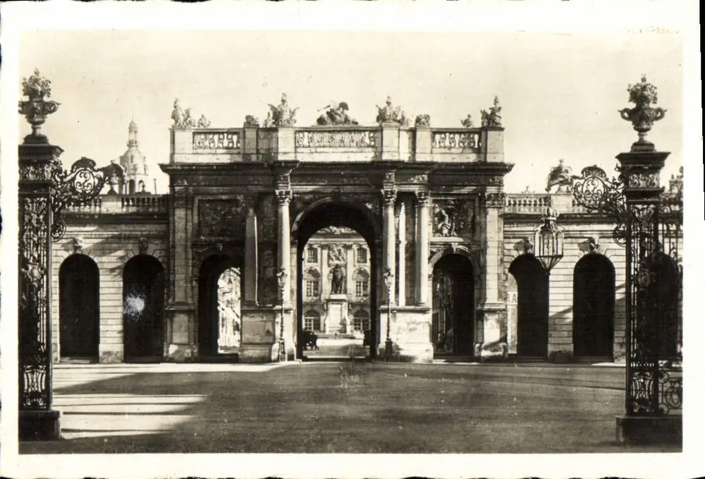 NANCY - O Arco do Triunfo - Frente