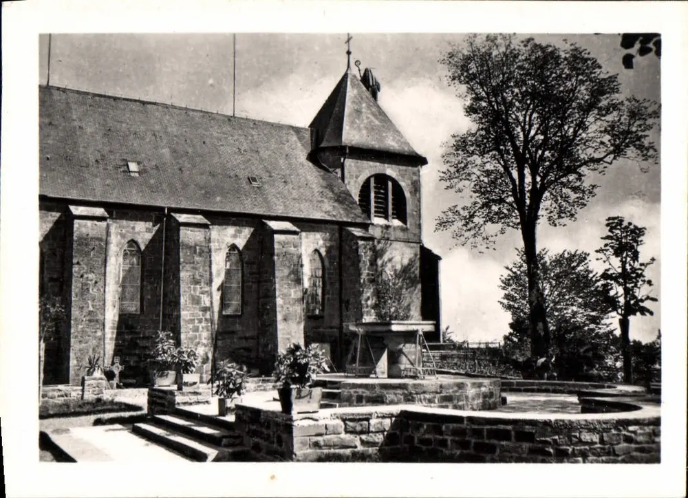 Mont Sainte-Odile — Die Kirche von der Südterrasse aus gesehen - Vorderseite
