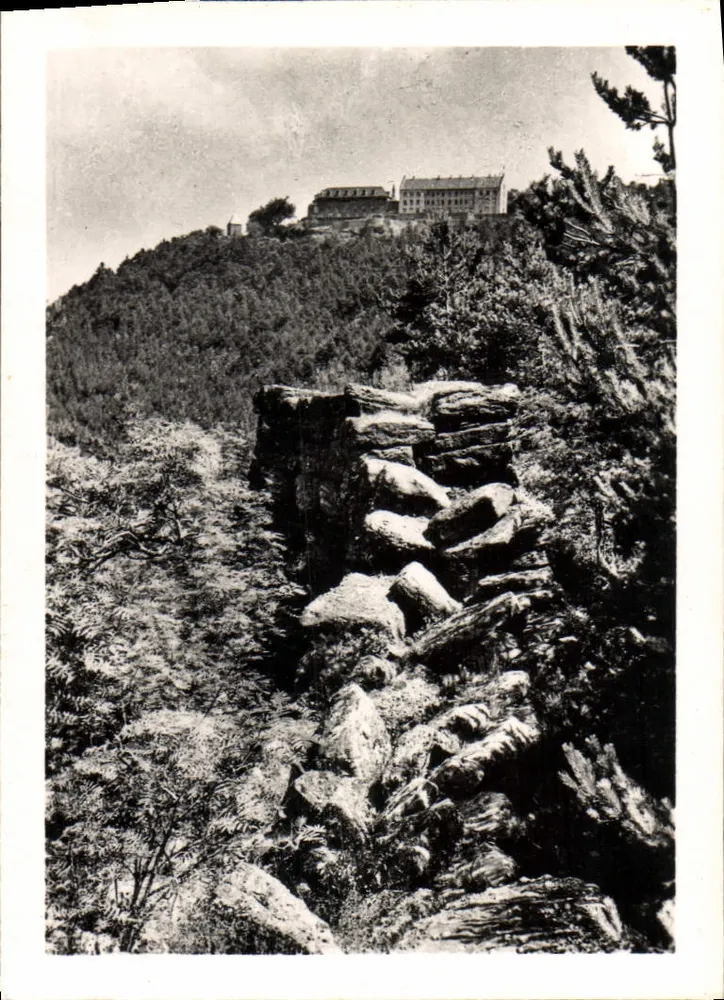 Mont Sainte-Odile — O Muro Pagan e o Convento - Frente