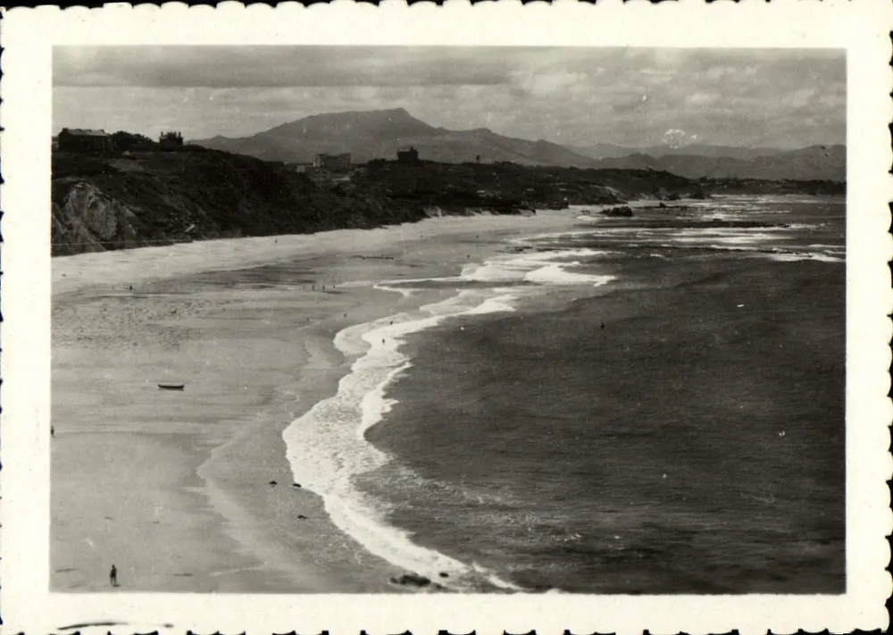 Praia da Corniche — vista panorâmica — editor desconhecido - Frente