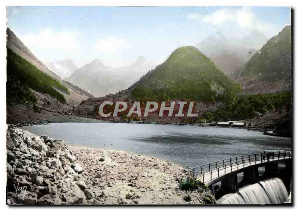 Lago de barragem na montanha — vista panorâmica — Van - Frente