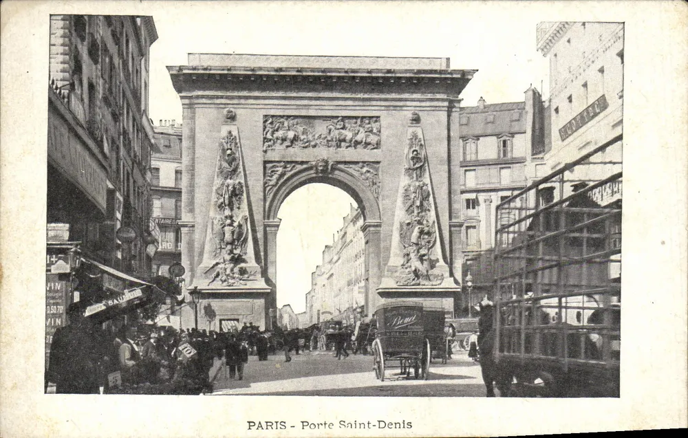 PARIS - Porta Saint-Denis — vista urbana com esculturas e veículos — editor não identificado - Frente