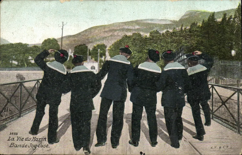 Cinq marins en uniforme — scène de détente — La Vie du Marin, n°2688, éditeur L.V. & Cie - Frente