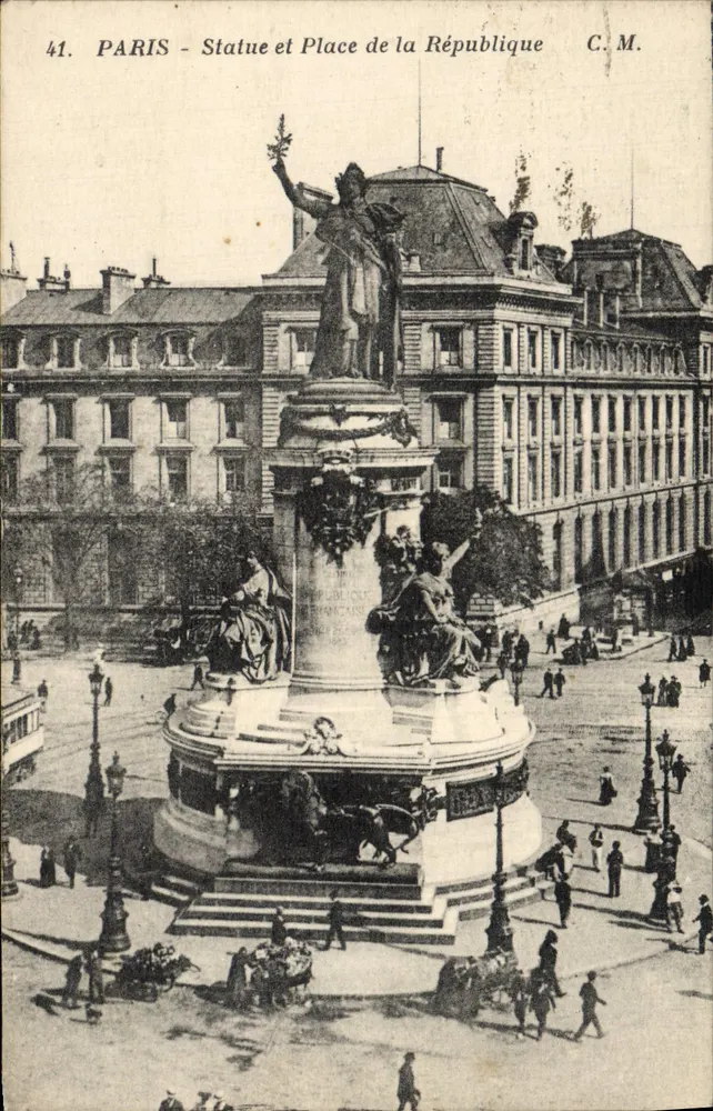 Paris - Estátua e Praça da República — C.M. n°41 - Frente