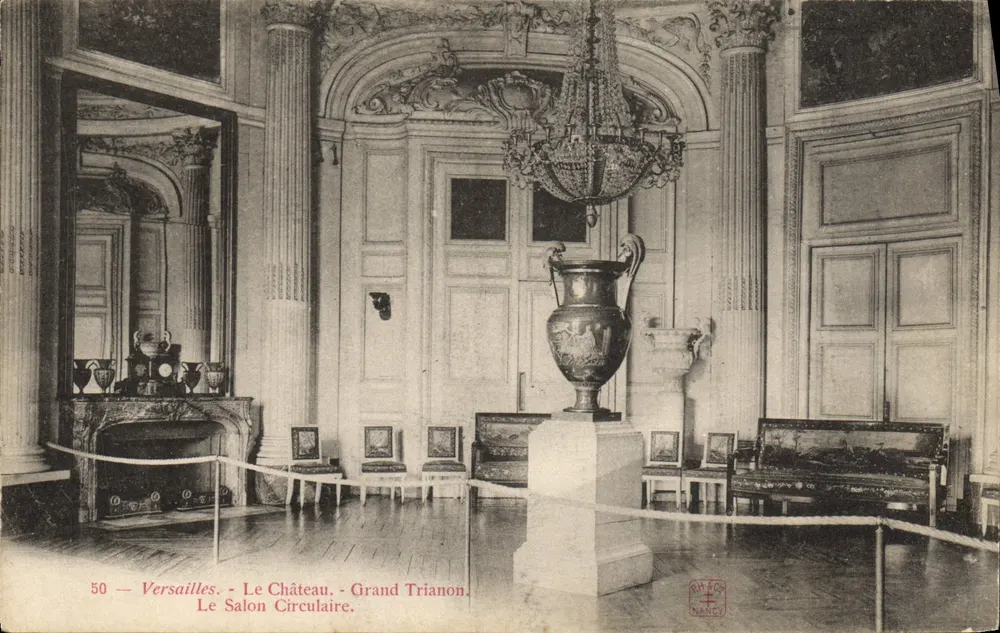 Versailles - Das Schloss - Grand Trianon. Der Kreisraum — n°50, Verlag R.H. Roy - Vorderseite