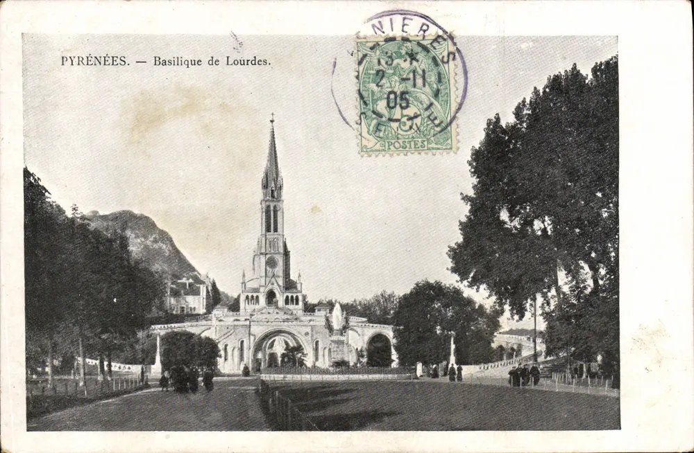 PYRÉNÉES — Basílica de Lourdes — Editor desconhecido, número de série não visível - Frente