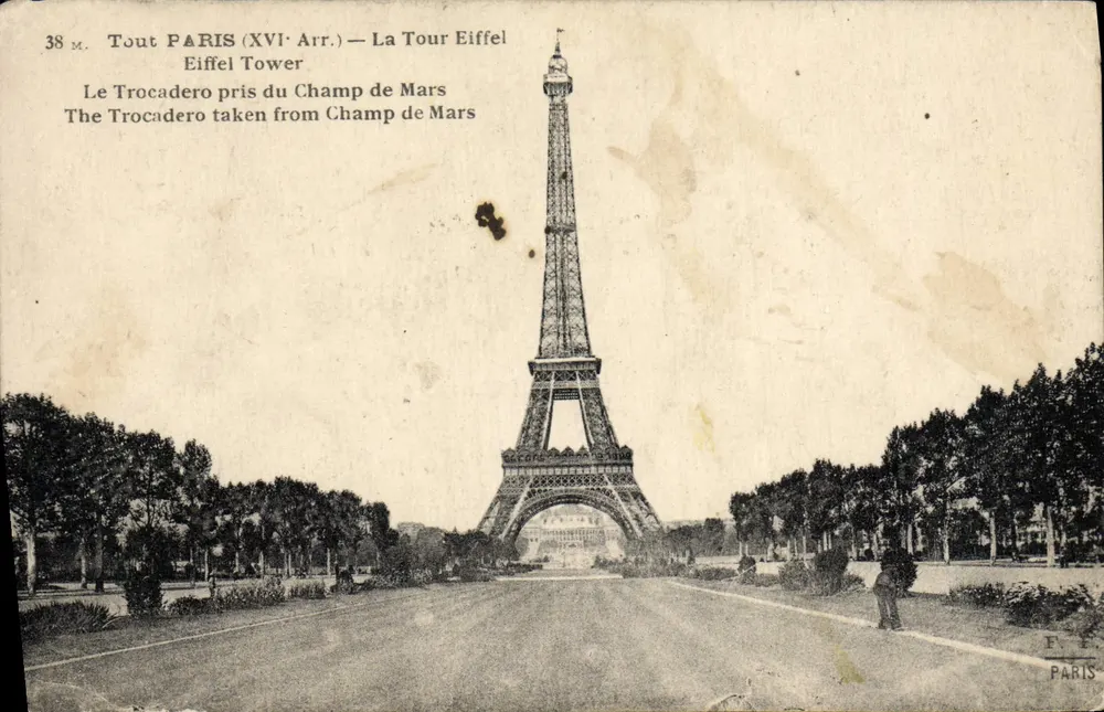 Paris (XVIe Arr.) — A Torre Eiffel — vista do Campo de Marte — P.E. PARIS - Frente