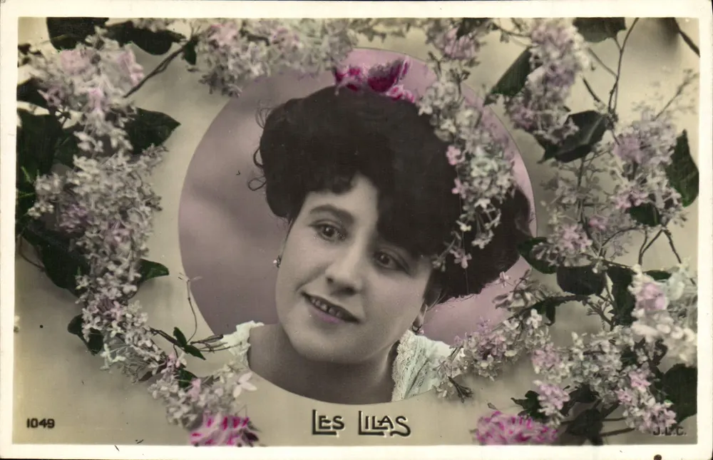 Les Lilas — Porträt einer Frau umgeben von Lilienblüten — J.L.C. Nr. 1049 - Vorderseite