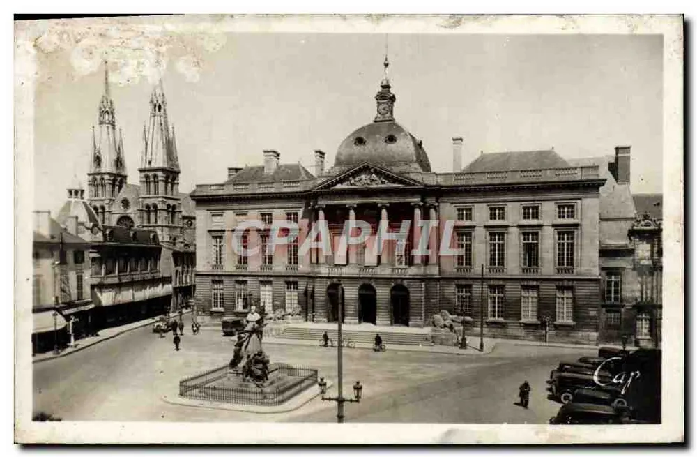 Place de l'Hôtel de Ville in Châlons-sur-Marne — Ansicht mit der Kathedrale — Verlag Cap - Vorderseite