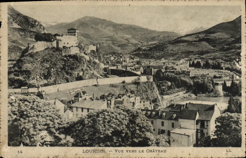 Lourdes — Vista para o Castelo — Edição Artística, Hotel Moderno, n°14 - Frente