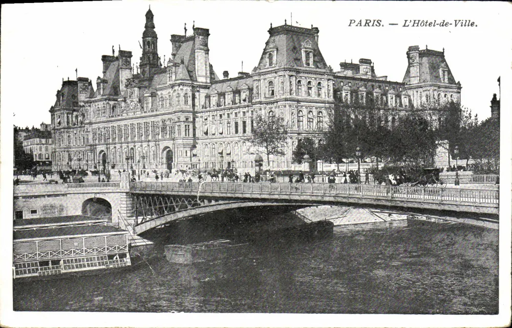 Paris — O Hôtel-de-Ville — vista com ponte e Sena - Frente
