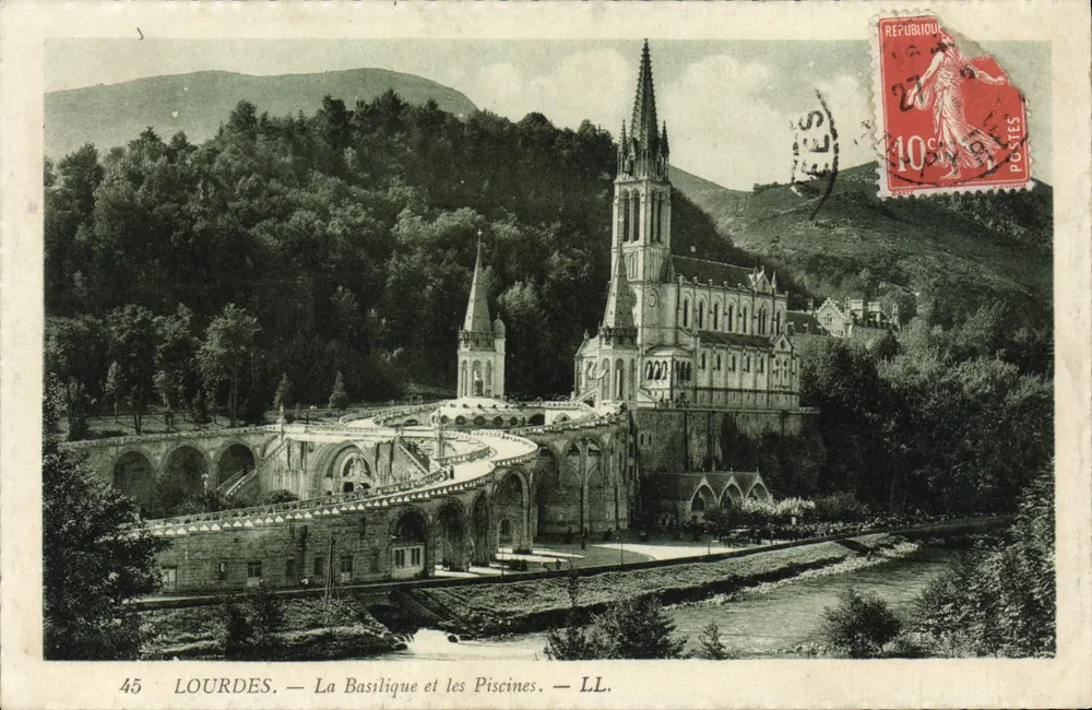 Lourdes — La Basilica e le Piscine — LL. — Editore LL, n° 45 - Recto