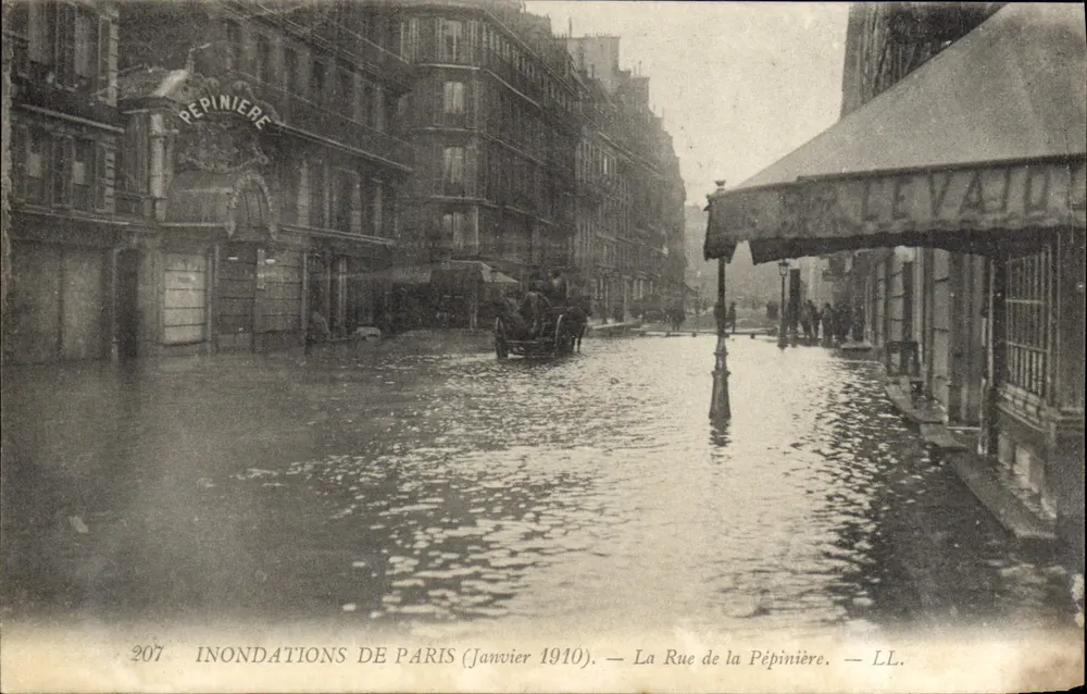 Überschwemmungen in Paris (Januar 1910) — La Rue de la Pépinière — LL. - Vorderseite