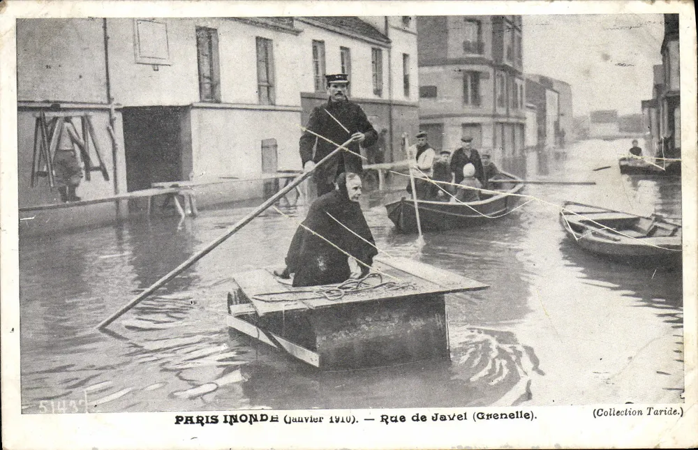 Paris inundado (janeiro de 1910) — Rue de Javel (Grenelle) — Coleção Taride - Frente
