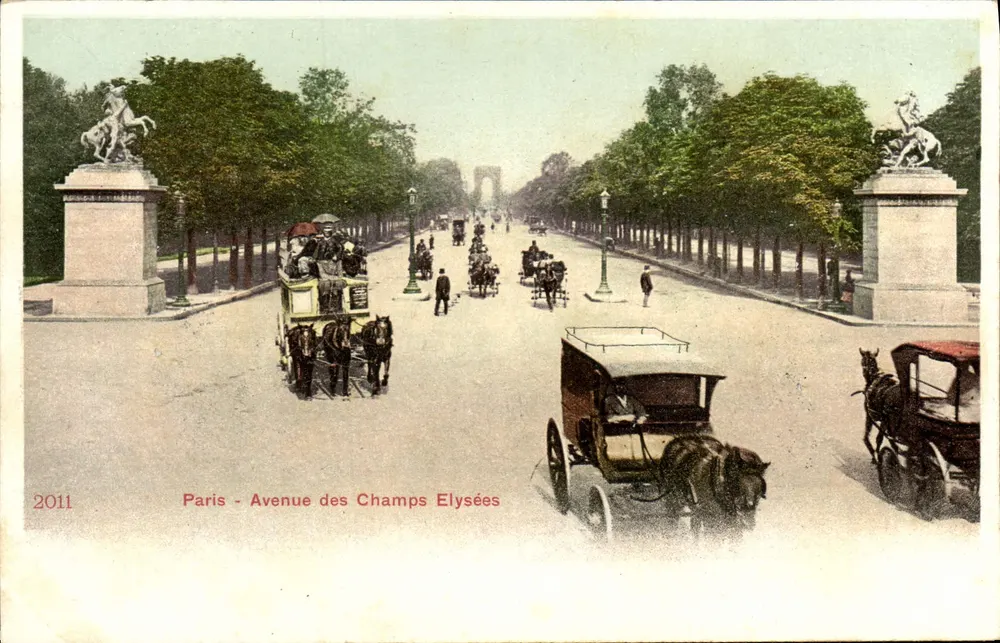 Paris - Avenida dos Campos Elísios — vista da avenida com carruagens e estátuas equestres — editor desconhecido, n° de série 2011 - Frente