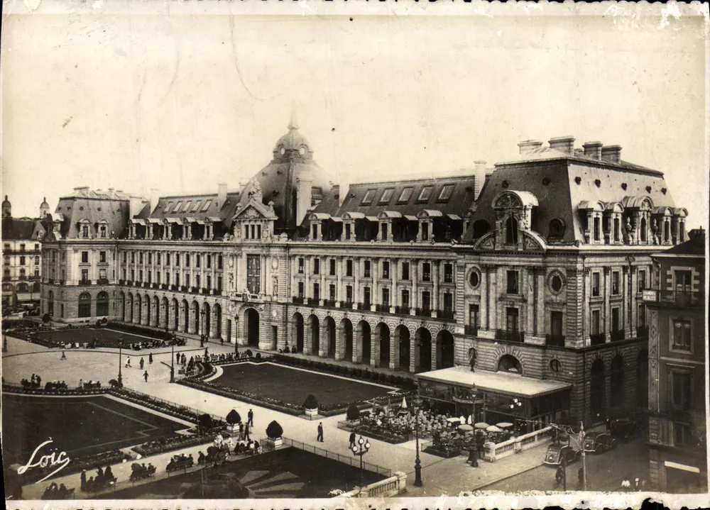 Rennes - Palais du Commerce et jardins sur la Vilaine — éditeur Loïc - Recto