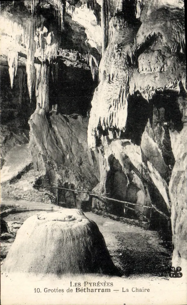As Pirineus — Grutas de Bétharram — A Cátedra - Frente