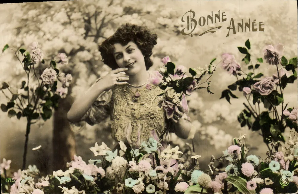 Femme souriante avec bouquet de fleurs — Bonne Année — éditeur inconnu, n° 1715 - Recto