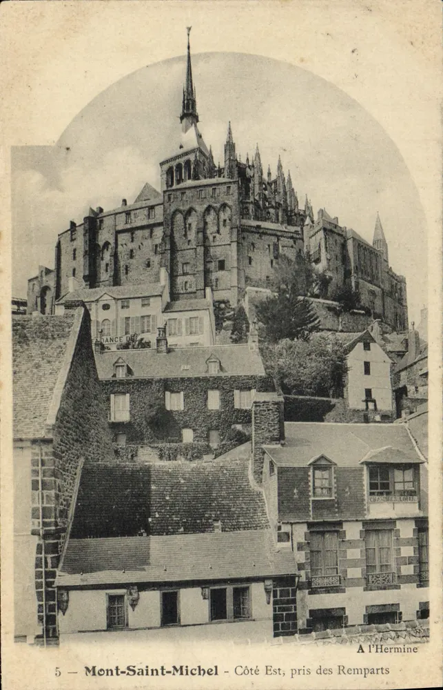Mont-Saint-Michel — Vue du côté Est prise des remparts — A l’Hermine - Recto