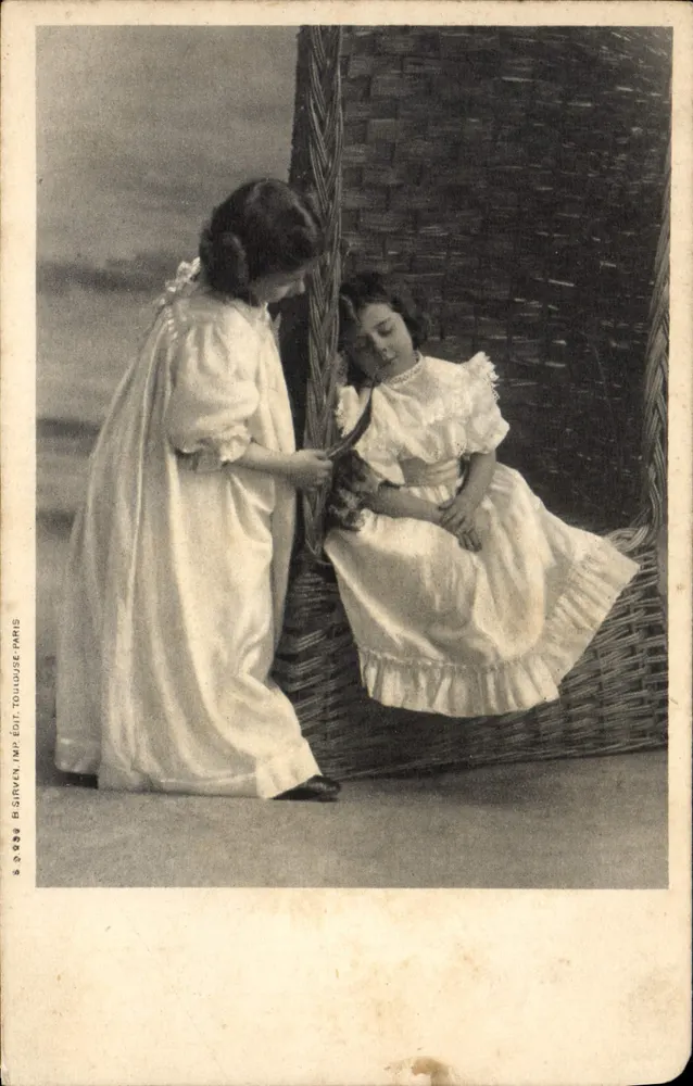 Deux jeunes filles — scène de plage avec balançoire en osier — éditeur B. SIRVEN, IMP. ÉDIT. TOULOUSE-PARIS, n° 3928 - Frente