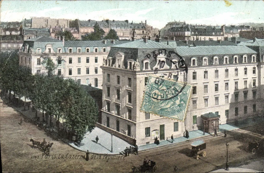 Paris. La Caserne de la Pépinière — vue d'ensemble de l'édifice avec inscription imprimée et timbre - Vorderseite