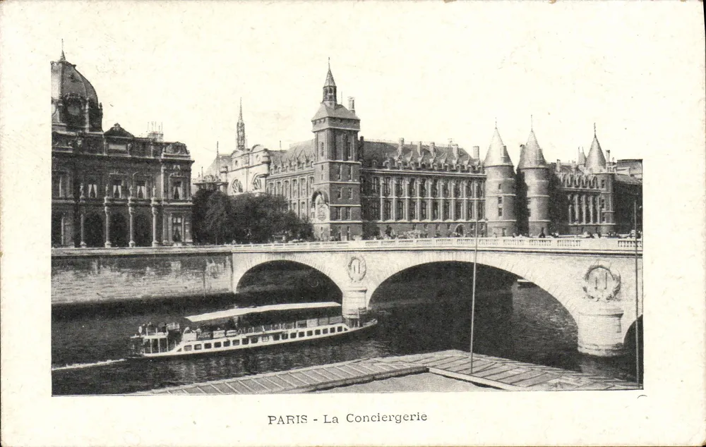 PARIS - A Conciergerie — vista do ponte e do rio — editor não visível - Frente