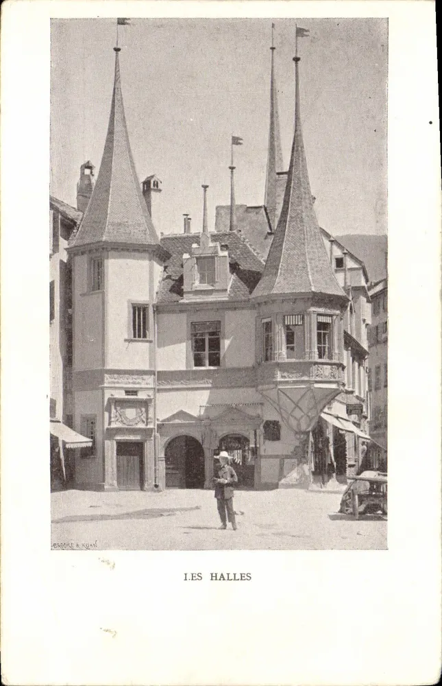 Les Halles — édifice à tourelles et balcon à colombages — éditeur LAROQUE & KUNN - Frente