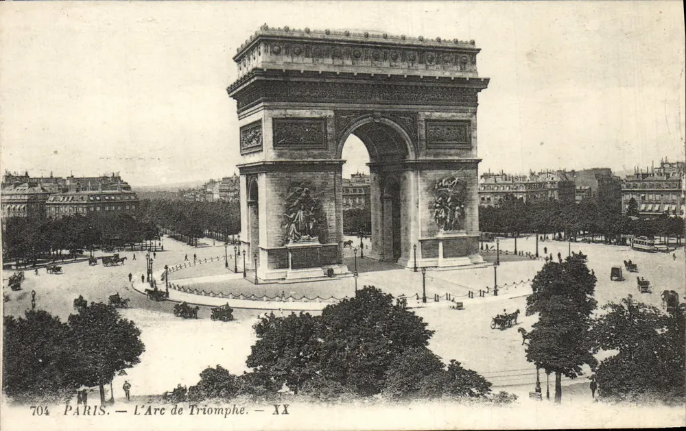 Paris — O Arco do Triunfo — editor XX, n° 704 - Frente