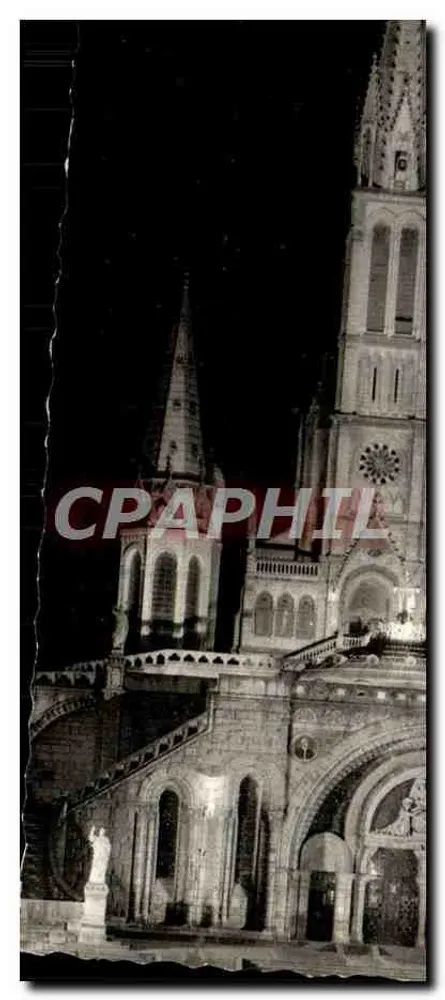 Lourdes — A fachada da Basílica iluminada — Cie des Arts Photographiques - Frente