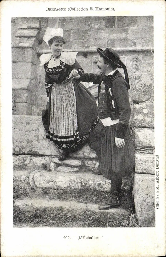 Bretanha — Casal em traje tradicional — Cliché de M. Albert Durand, n° 209, L’Échalier - Frente