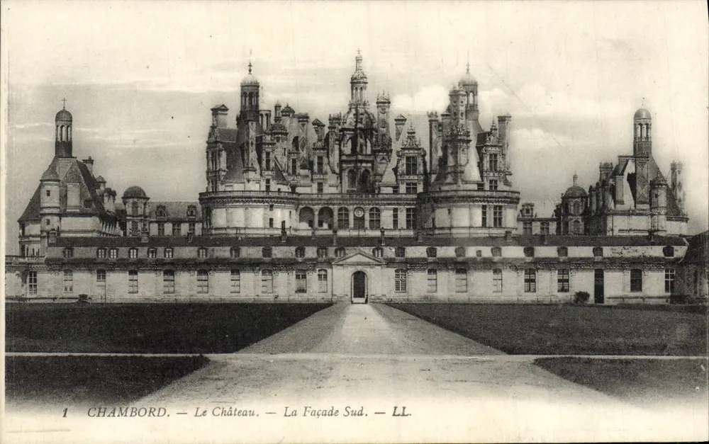 Chambord — O Castelo — A Fachada Sul — LL. - Frente