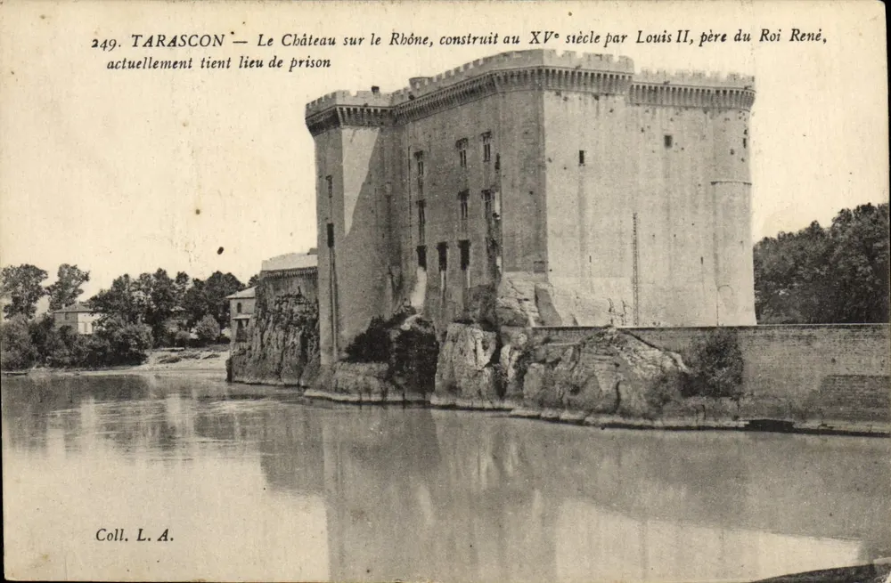 Tarascon — O Castelo sobre o Rhône, construído no século XV por Louis II, pai do Rei René - Frente