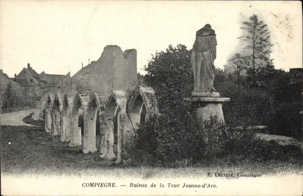 Compiègne — Ruïnes van de Toren van Sint-Geertruid — E. Decelle, Compiègne - Voorkant