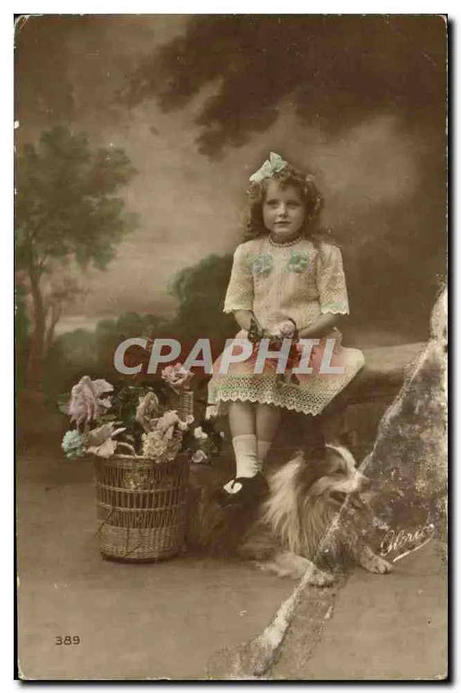 Fille assise avec un chien — scène de studio — éditeur Albrun, n° 389 - Vorderseite