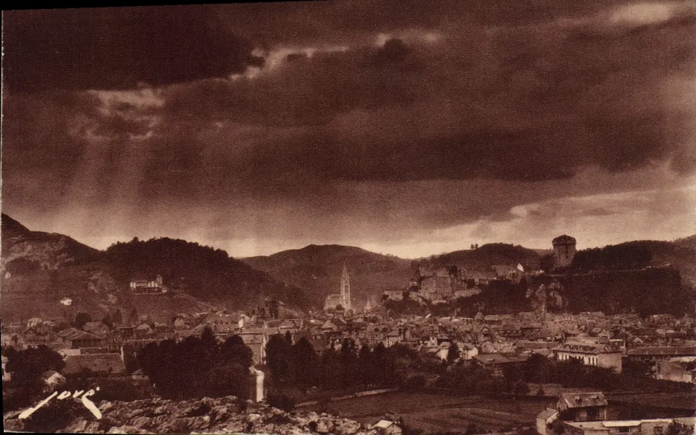 Lourdes — Übersicht der Stadt, des Schlosses und der Basilika — Editions JOVÉ, Pau (B.P.) - Vorderseite