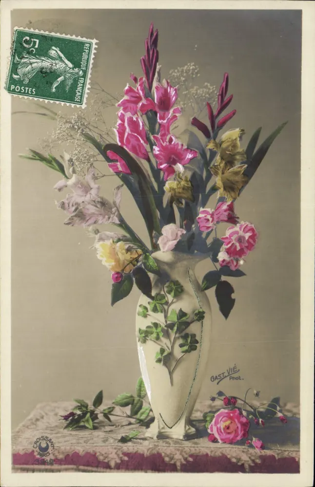 Arranjo de gládios e rosas — Gast.Vié Fot. — Crossant, Paris - Frente