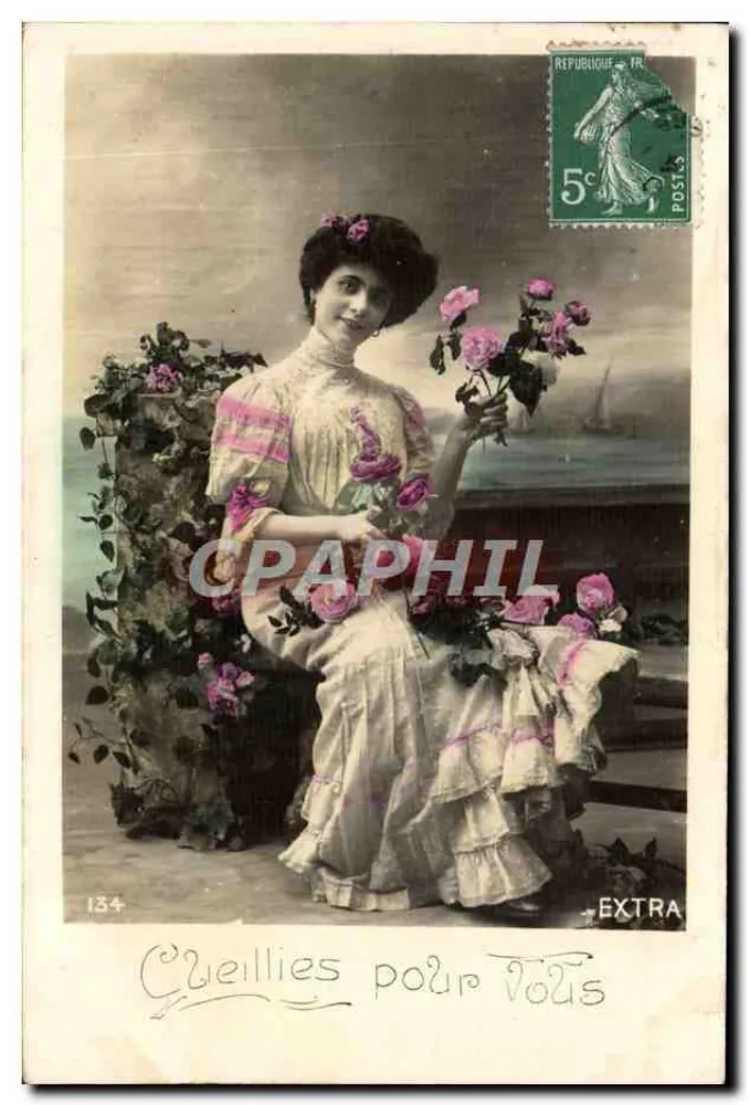 Frau in einem Rüschenkleid mit Rosen — Verlag EXTRA, n° 134 - Vorderseite