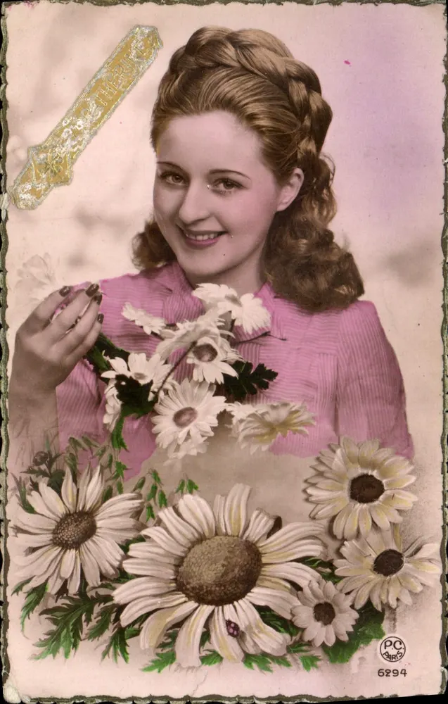 Jeune femme souriante avec des fleurs — P.C. Paris n°6294 - Recto