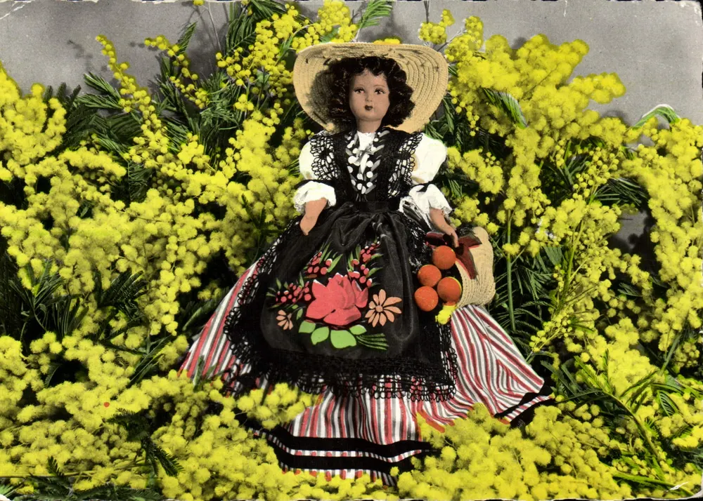 Puppe in Mimosa — Trachtenkleidung — L. Gilletta et Cie, Nice - Vorderseite
