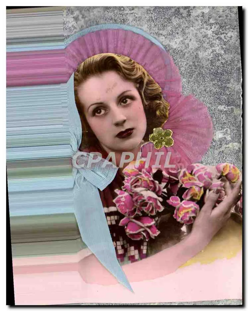 Femme en chapeau rose tenant un bouquet — éditeur inconnu, n° de série non visible - Recto