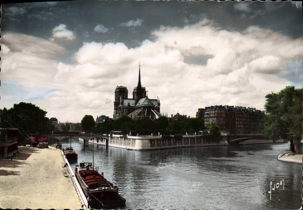 Notre-Dame de Paris — vue depuis la Seine — éditeur J. Von — n° 2579 - Frente